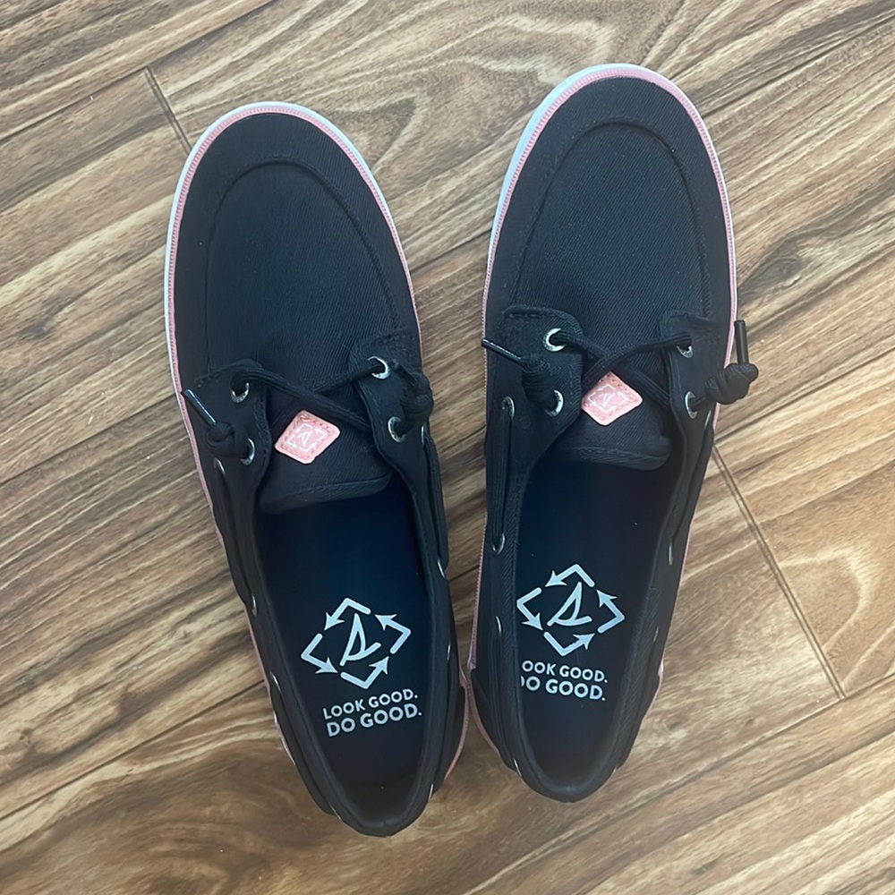 Brand new sperrys!
